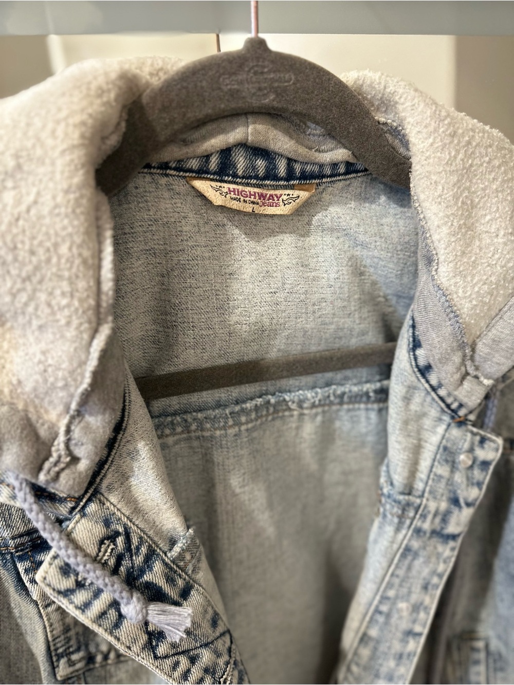 Highway Jeans Light Wash Denim Jacket with Gray Hoodie and Sleeves 🩵🩶 - Picture 4 of 8